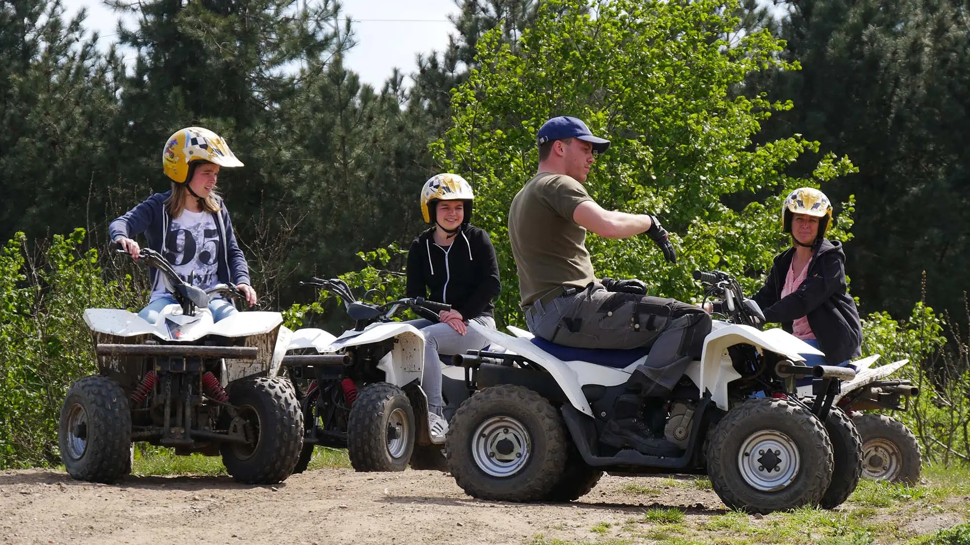 Quadrijden met 90cc race quad voor tieners en volwassenen